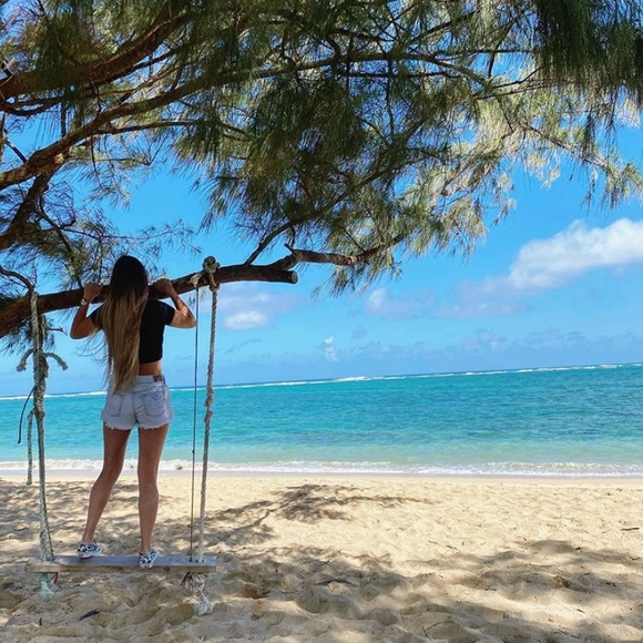 Aloha!! I’m Christine 🌺 - Picture 2 of 6